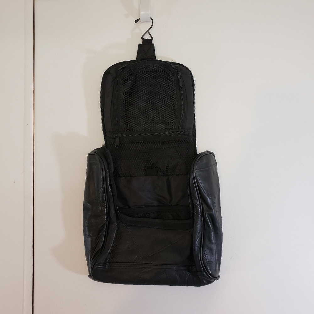 Seville Genuine Leather Hanging Makeup Travel bag Black 10"x10" Pockets
